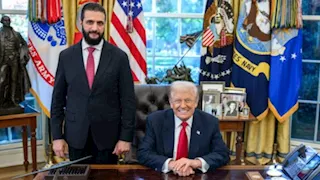 ترامب يعلن عزمه رفع اسم سوريا من قائمة الدول الراعية للإرهاب