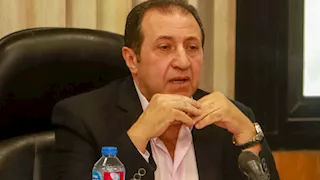 "الأداء العلني" من حق مين؟.. مستشار النقابات الفنية يوضح والغرفة ترد