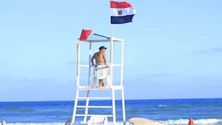 ممنوع نزول البحر.. الرايات الحمراء ترفرف على شواطئ غرب الإسكندرية- صور