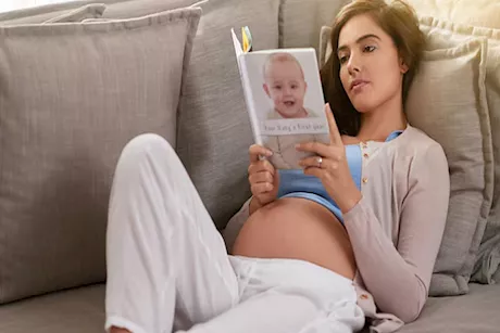 طبيب مسالك بولية يوضح كيفية علاج حصوات الكلى لدى الحوامل بأمان 