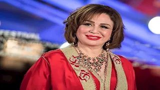إلهام شاهين تتألق بإطلالة كاجوال أنيقة