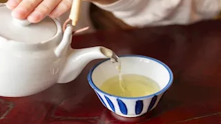 ماذا يحدث للقلب والأمعاء عند تناول الشاي الأخضر؟