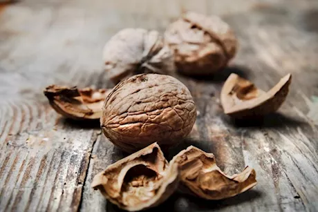علاج التوتر طبيعيا- هذا النوع من المكسرات فعال للتخلص منه 