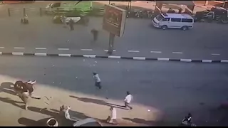 سائق متهور يدهس سيدة وموظفاً فى شارع بطل السلام بالفيوم -صور