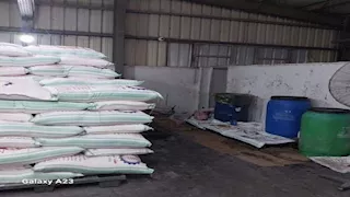 يصنع البسكويت بخامات منتهية الصلاحية.. ضبط مصنع غير مرخص بكفر شكر -صور