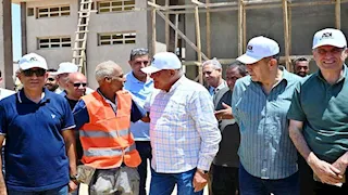 بالصور.. محافظ أسوان ورئيس الهيئة العربية للتصنيع يتابعان مشروعات حياة كريمة 