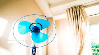 هل النوم بالمروحة طوال الليل يضر الصحة؟