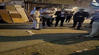 الهلال الأحمر: الدفع بفرق الاستجابة لتقديم الإسعافات لمصابي عقار حدائق القبة- صور