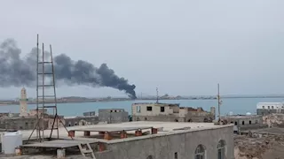 الحوثيون يشنون 10 هجمات على مدينة المخا ويستهدفون مدينة مأرب