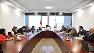 وزير الصحة يبحث مقترح شراكة لإدارة وتشغيل مركز المعايرة والاختبار بمعهد ناصر