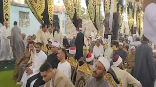 "شهداء لقمة العيش".. بحر البقر تودع ضحايا حادث الإسماعيلية في عزاء جماعي (فيديو وصور)