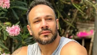 الفنان محمد عطية يعلن وفاة والدته