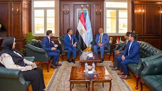 محافظ الإسكندرية يبحث مع سفير ماليزيا فرص الاستثمار-صور