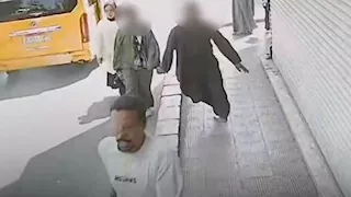 "خدعها بحجة المساعدة".. لص يستولي على أموال سيدة أمام بنك في قنا