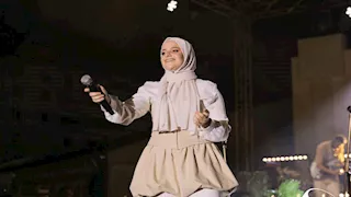الفنانة السورية غالية شاكر تُحيي حفلًا غنائيًا على المسرح المكشوف بمكتبة الإسكندرية - صور