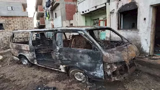 فقد مصدر رزقه الوحيد في لحظات.. حريق يلتهم ميكروباص شاب بالمنوفية