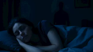 لماذا نشعر أحيانا بوجود شخص ما في الظلام؟