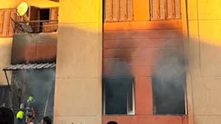  أشعلها وفر هاربًا.. زوج متهم بإحراق شقة سكنية في طور سيناء (فيديو وصور)