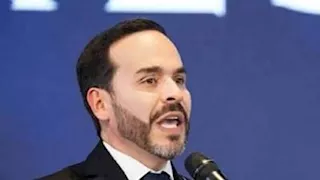 رئيس كولومبيا يطلب من ترامب تعليق الرسوم الجمركية.. ما السبب؟