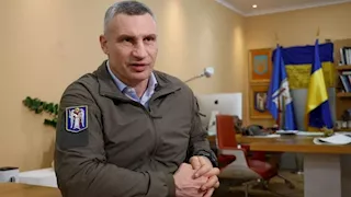 رئيس بلدية كييف: إصابة شخص ونشوب حرائق جراء هجوم روسي