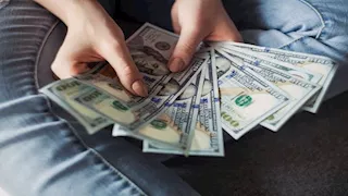  مفاجأة عن النقود الورقية.. المادة المصنوعة منها ليست ورقًا