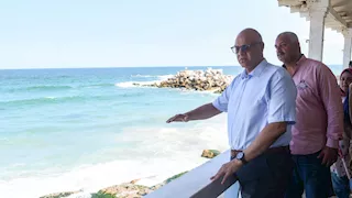 الثانية خلال أيام .. إزالة منشأة تحجب رؤية البحر في الإسكندرية- صور