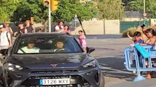 استعدادا للإعلان الرسمي.. رودري يصل المدينة الرياضية ببرشلونة للخضوع للكشف الطبي
