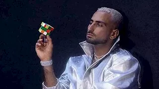 هل تروج أغنية محمد الشرنوبي للمثلية؟ طارق الشناوي يحسم الجدل