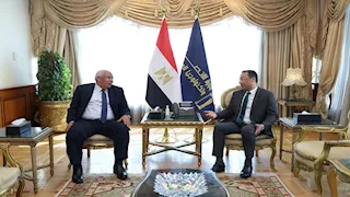 وزير الاتصالات يبحث مع محافظ مطروح الموقف التنفيذي لمشروعات الاتصالات بالمحافظة