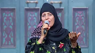 الحاجة نبيلة صاحبة "البامية شوكتني" تحيي أولى حفلاتها في العلمين الجديدة 