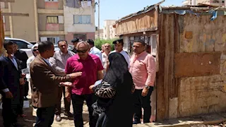 استجاب لمواطنة وأحال مخبزًا للتحقيق.. تفاصيل جولة المحافظ الميدانية بحَيَي "المدينة والأربعين"