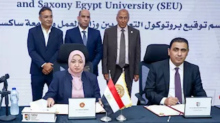 بروتوكول تعاون بين "العمل" وجامعة ساكسوني لتأهيل الشباب للسوق المحلي والدولي