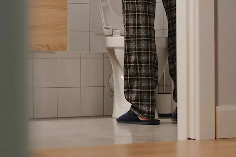 تأجيل دخول الحمام.. متى يتحول حبس البول إلى عادة خطيرة؟