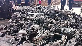 قبل وصولها للمرور.. حريق يلتهم 24 موتوسيكلًا غير مرخص بجرجا 