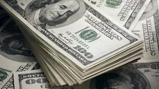 ما أسباب هبوط الدولار إلى أقل من 50 جنيها؟ خبراء يجيبون