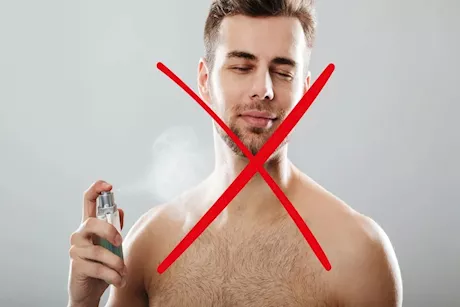 هل رش العطور على منطقة الرقبة يسبب أضرارًا صحية؟ دراسة تجيب