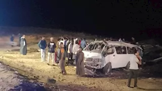 بينهم طفل ومسنة.. 11 مصابًا إثر انقلاب ميكروباص بالوادي الجديد- (صور وأسماء)
