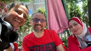 نادين خان تروج لـ مسلسل بنج كلي بصورة تجمعها مع فريق العمل
