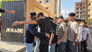 بدء تفتيش طلاب الثانوية العامة قبل دخول امتحان اللغة العربية للدور الثاني