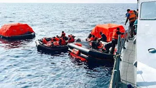 لا يزال السبب مجهول.. إطلاق عملية إنقاذ بعد غرق سفينة شحن قبالة سواحل الهند