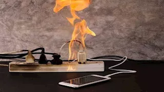 بعد وفاة شاب.. 7 نصائح تحميك من اشتعال شاحن الهاتف 