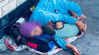 تنام مع ابنها في الشارع.. "التضامن" تكشف حقيقة سيدة كورنيش الإسكندرية