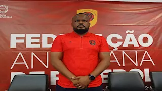 لمدة عام واحد.. فلافيو مديرا فنيا لمنتخب أنجولا للشباب 