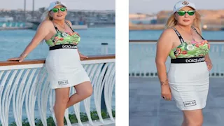 نادية الجندي بـ "جيبة قصيرة" أمام البحر ومنة شلبي تعلق- صور 