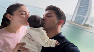 ليلى أحمد زاهر وهشام جمال يستقبلان طفلتهما الأولى ويطلقان عليها هذا الاسم
