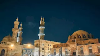 بسبب الزحام.. قرار جديد بشأن الأفواج السياحية في خان الخليلي والحسين الثلاثاء المقبل
