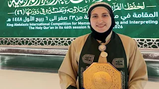 محافظ الشرقية يُكرم إيمان جمال لفوزها بالمركز الرابع في مسابقة الملك عبدالعزيز للقرآن
