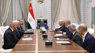 السيسي يستقبل رئيس "إيني" الإيطالية بالعلمين لبحث استثمارات بـ 8.5 مليار دولار
