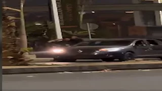 لحظة رعب في الشيخ زايد.. فتاة تقاوم شابين يحاولان سحبها إلى سيارة