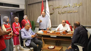  استجابة لـ "مصراوي".. الهلال الأحمر يتدخل لعلاج نجل "عم خالد" بائع صحف المنوفية -صور